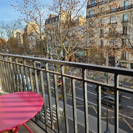 Petit Proche Metro Alesia Parigi