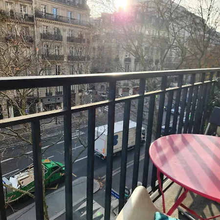 Petit Proche Metro Alesia Parigi
